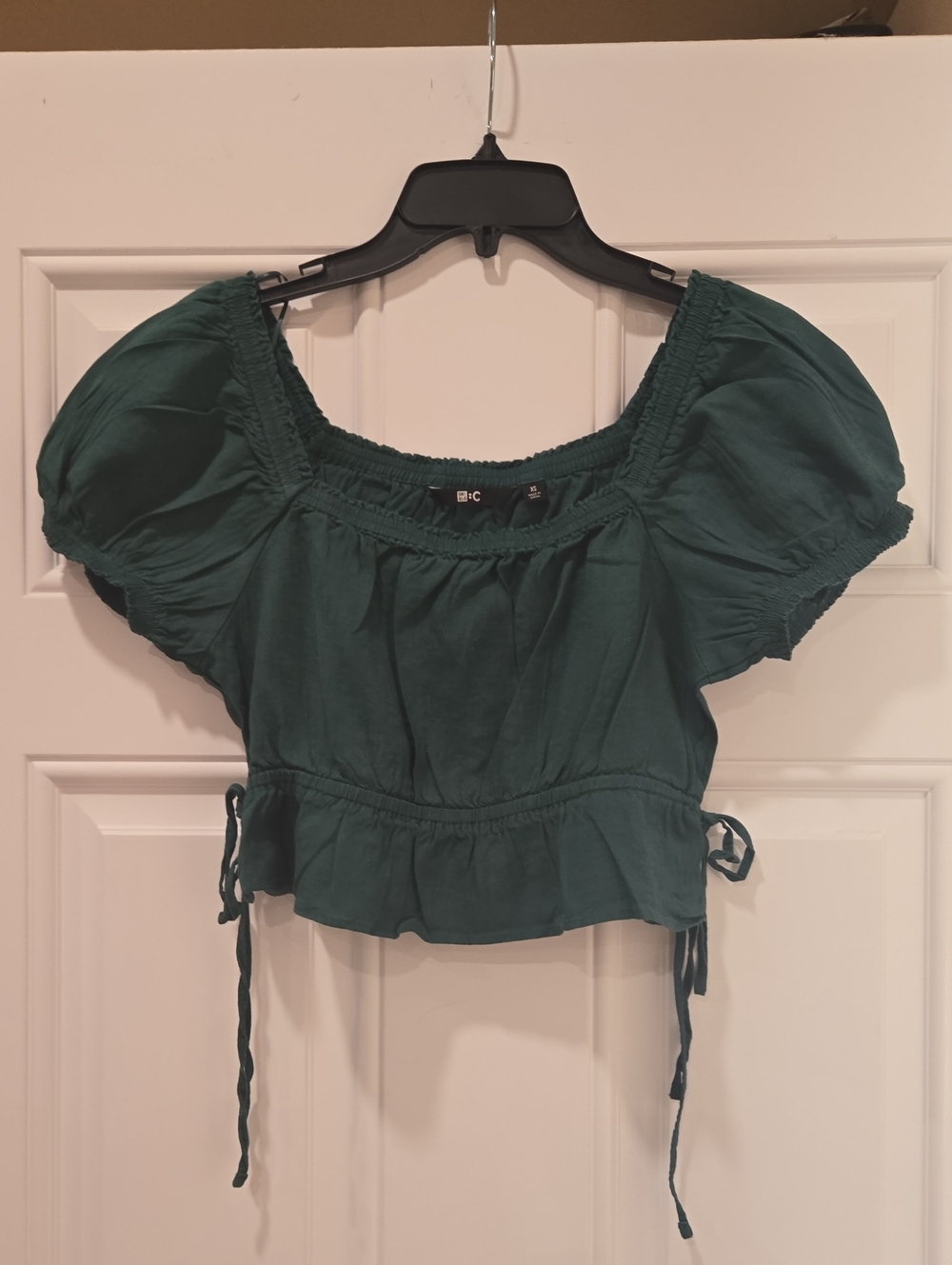 Uniqlo Dark Green Puff-Sleeve Crop Top